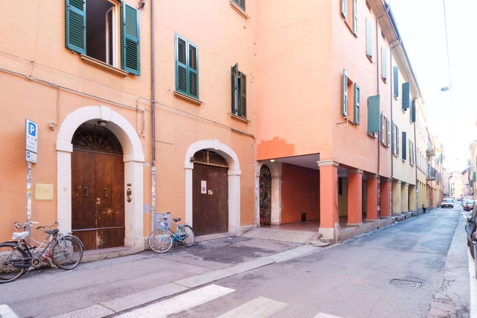 Piazza Maggiore - Il Sentiero Apartment With Private Garden โบโลญญา ภายนอก รูปภาพ